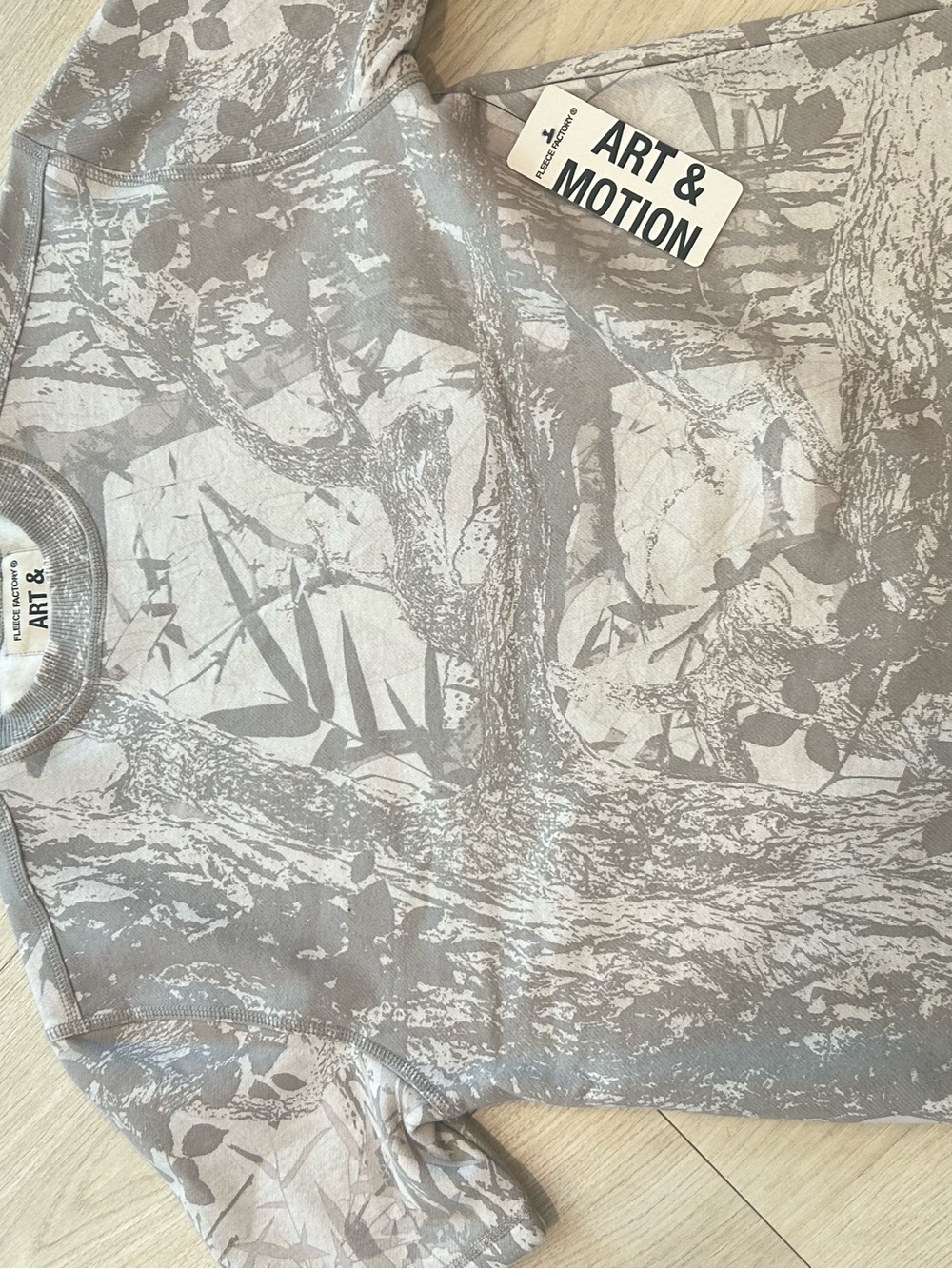 Art & Motion Neutral Tree-Print short sleeve fleece Sweatshirt